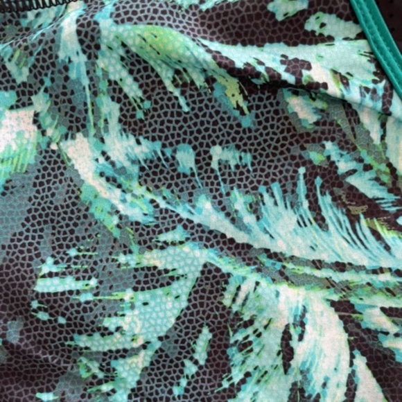 Athleta | Napali Teal Palm Print Quick-Dry Run Shorts – Track This Run, Size XS - Picture 8 of 9
